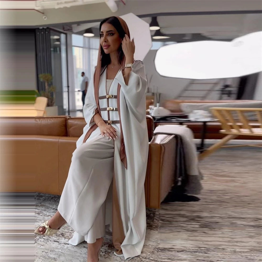 Khaleeji Abaya with a modern design suitable for all ages from 25 to 50