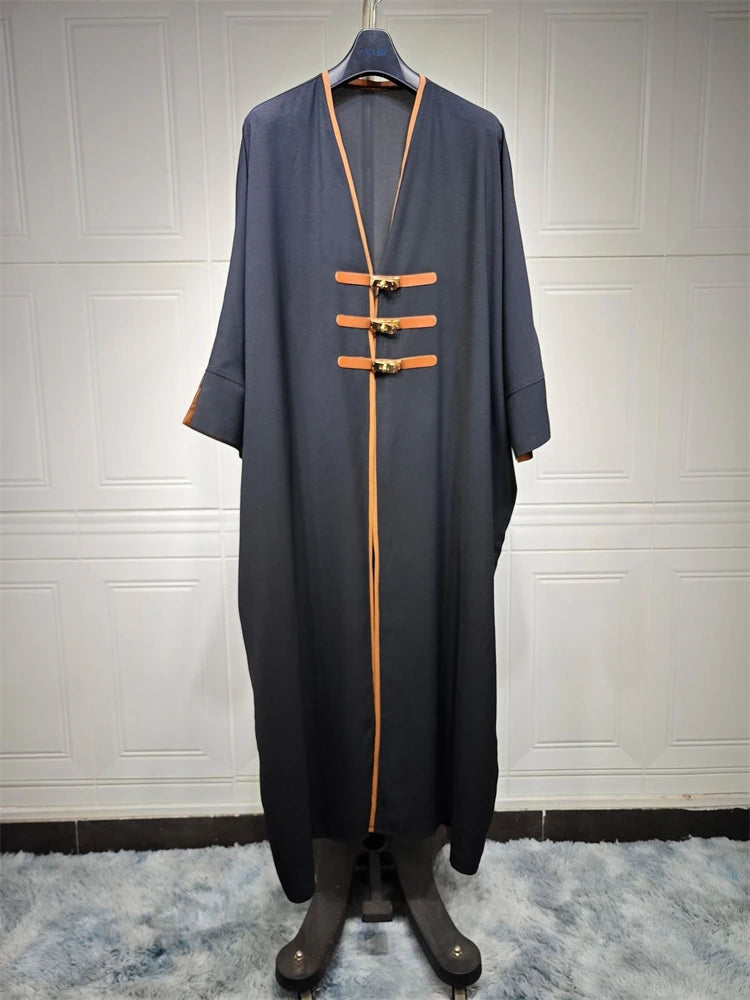 Khaleeji Abaya with a modern design suitable for all ages from 25 to 50