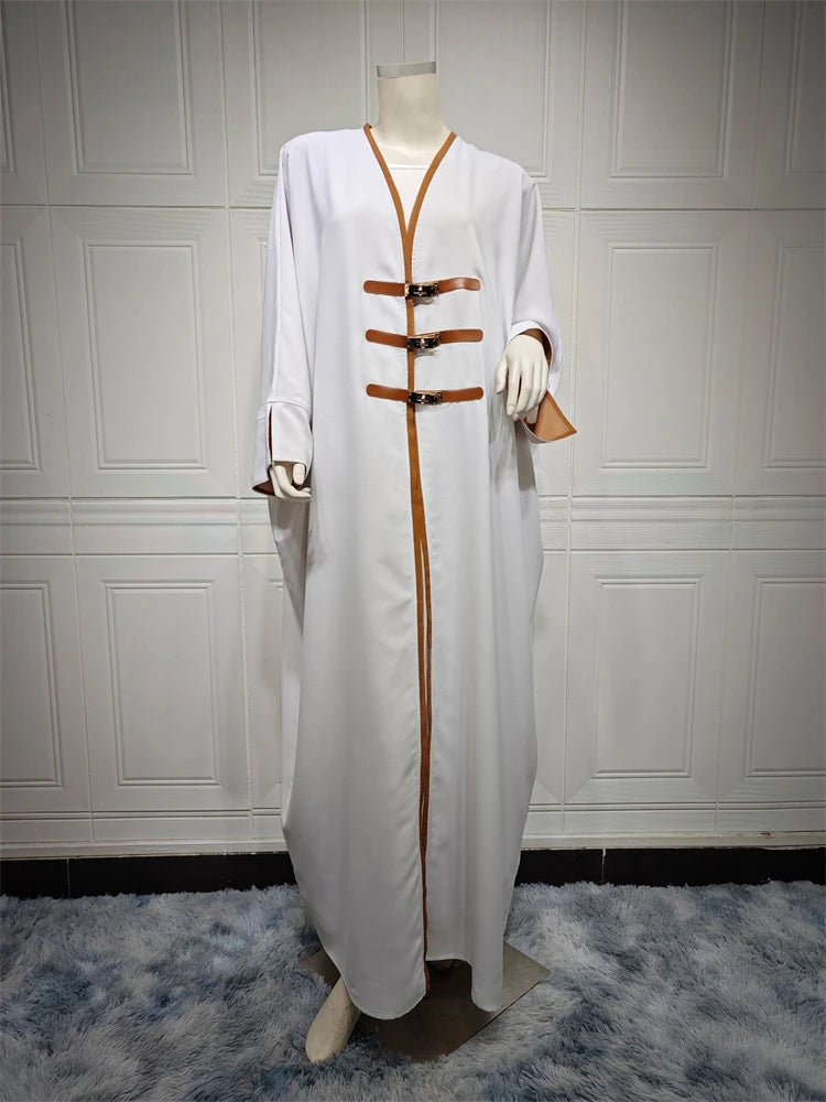 Khaleeji Abaya with a modern design suitable for all ages from 25 to 50