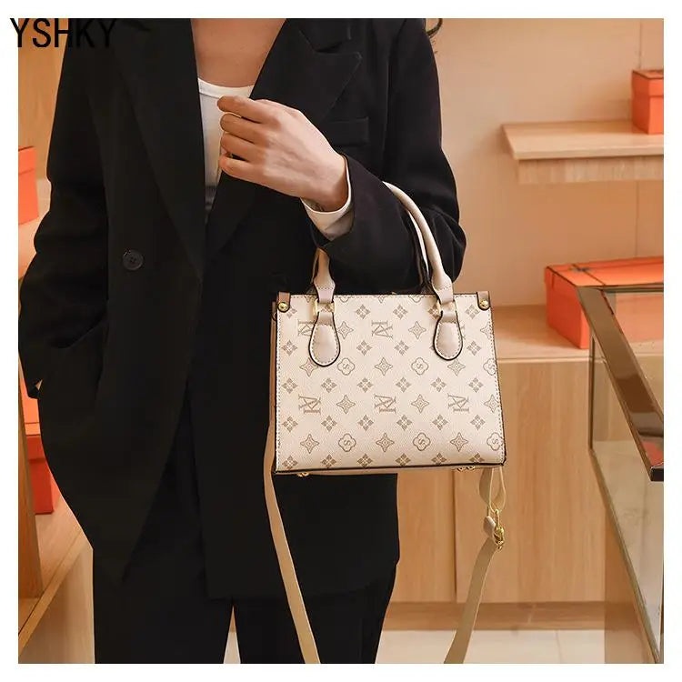 New brand shoulder Bag for 2025 luxury designer handbag women Handbags leather Printed monogram single shoulder straddle bag