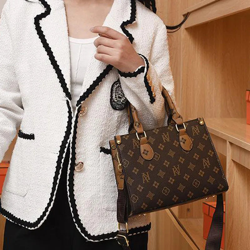 New brand shoulder Bag for 2025 luxury designer handbag women Handbags leather Printed monogram single shoulder straddle bag