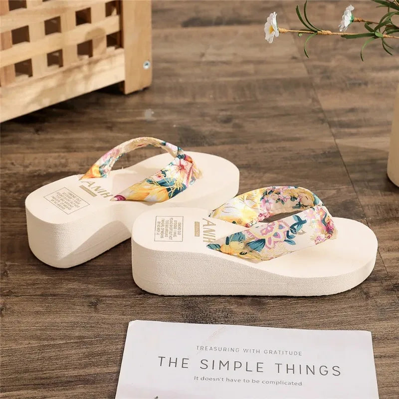 2024 New Slippers Women's Thick Sole Flat Heels Increase Leisure Holiday Beach Slippers for Women