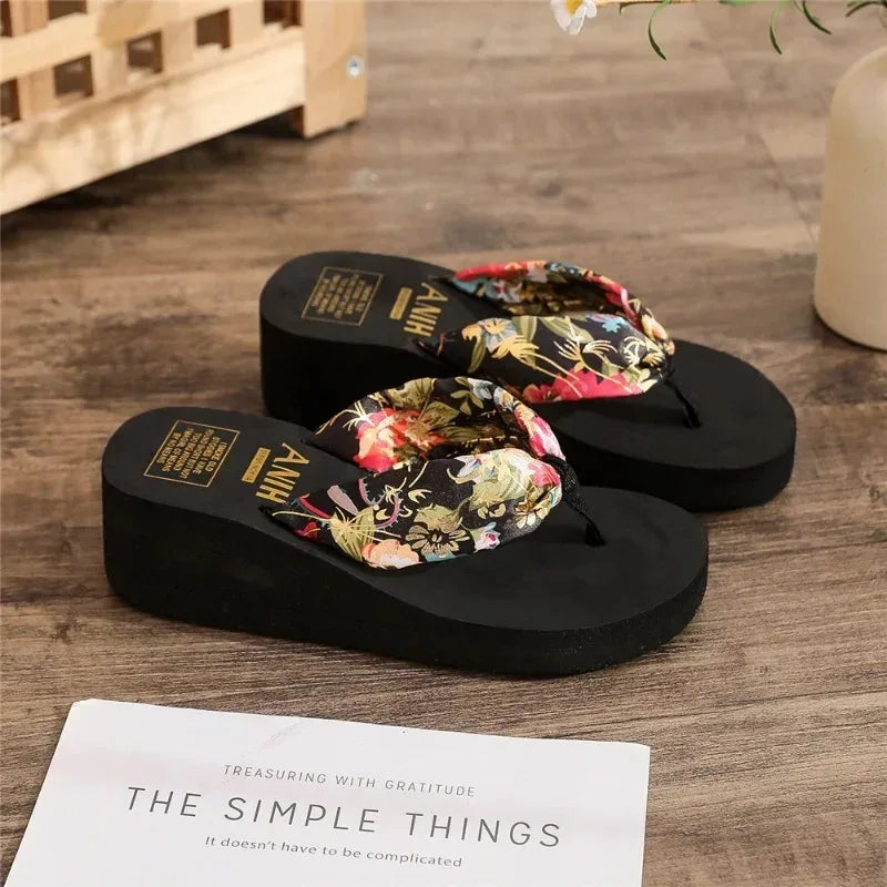 2024 New Slippers Women's Thick Sole Flat Heels Increase Leisure Holiday Beach Slippers for Women