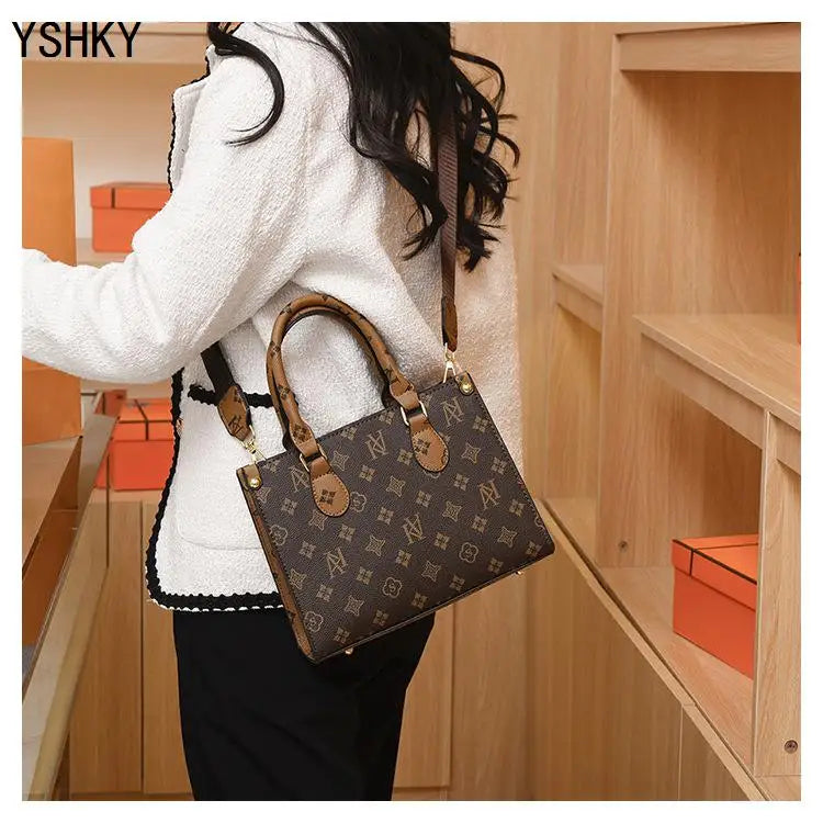 New brand shoulder Bag for 2025 luxury designer handbag women Handbags leather Printed monogram single shoulder straddle bag