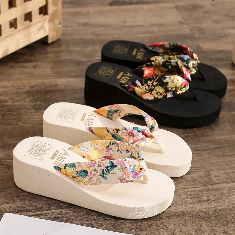 2024 New Slippers Women's Thick Sole Flat Heels Increase Leisure Holiday Beach Slippers for Women