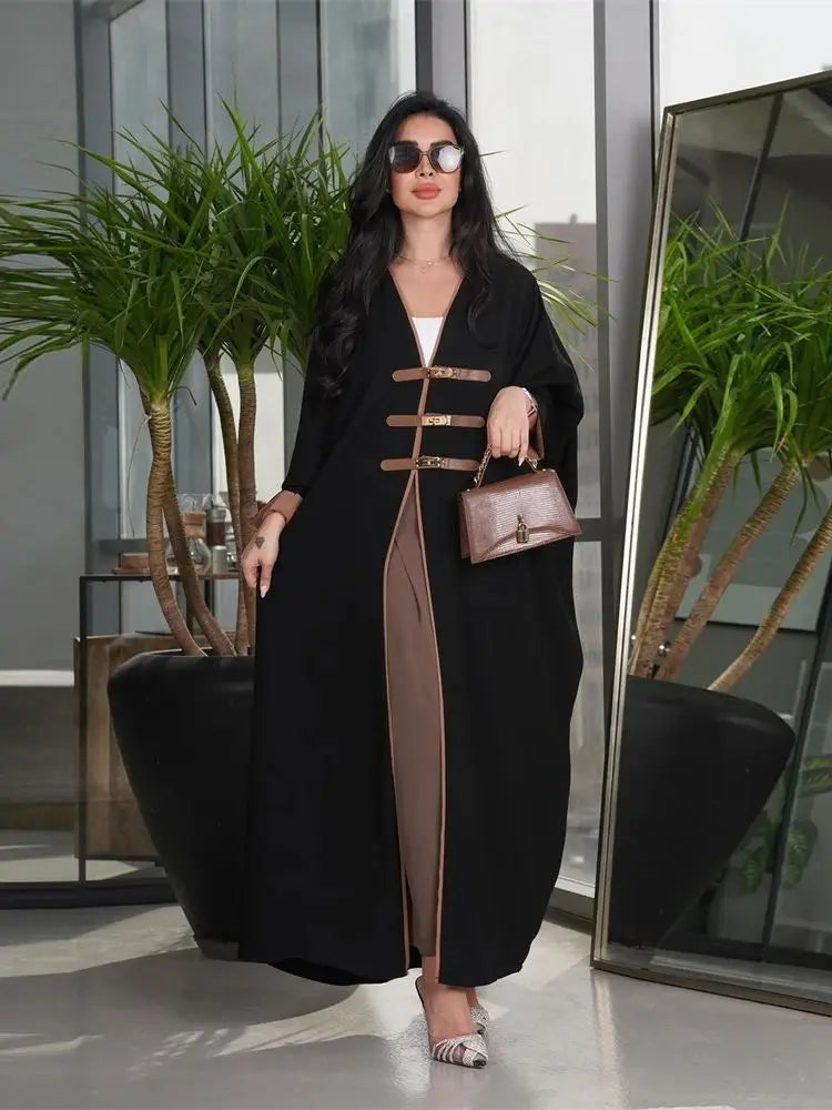 Khaleeji Abaya with a modern design suitable for all ages from 25 to 50