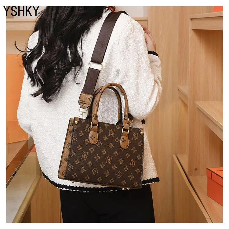 New brand shoulder Bag for 2025 luxury designer handbag women Handbags leather Printed monogram single shoulder straddle bag