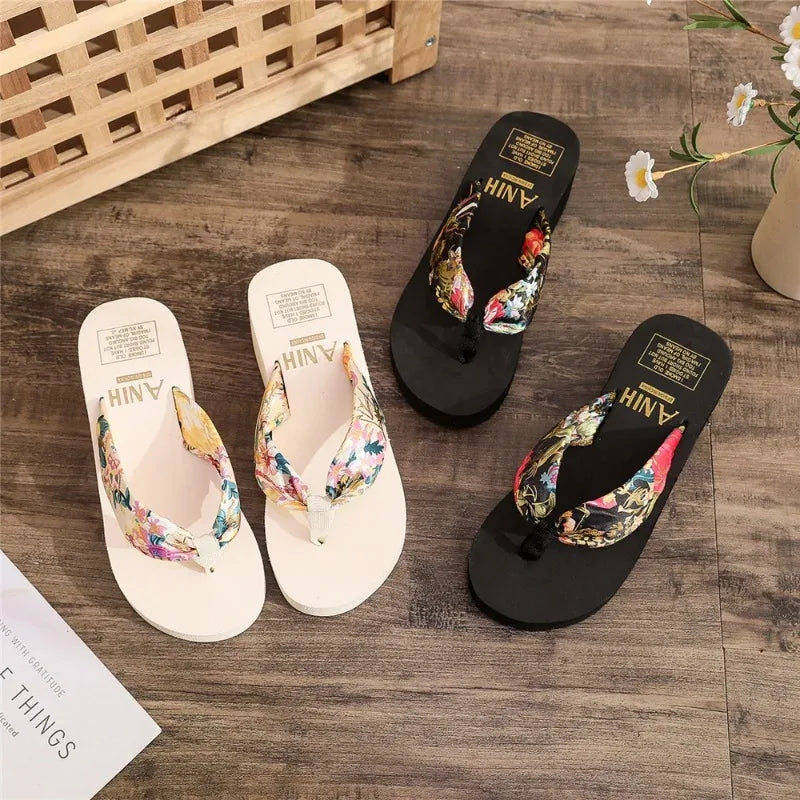 2024 New Slippers Women's Thick Sole Flat Heels Increase Leisure Holiday Beach Slippers for Women