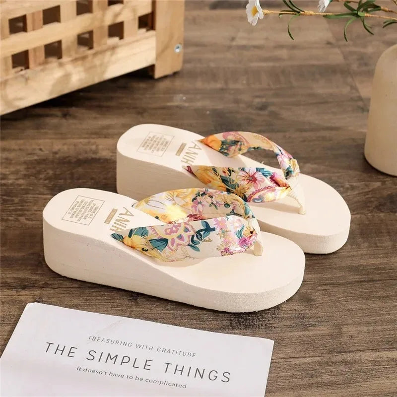 2024 New Slippers Women's Thick Sole Flat Heels Increase Leisure Holiday Beach Slippers for Women