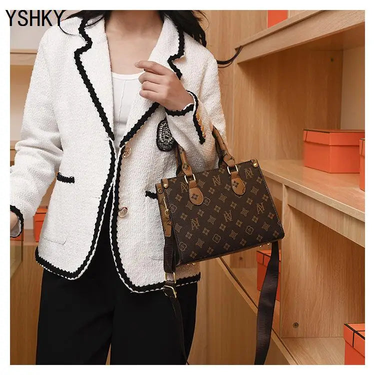 New brand shoulder Bag for 2025 luxury designer handbag women Handbags leather Printed monogram single shoulder straddle bag